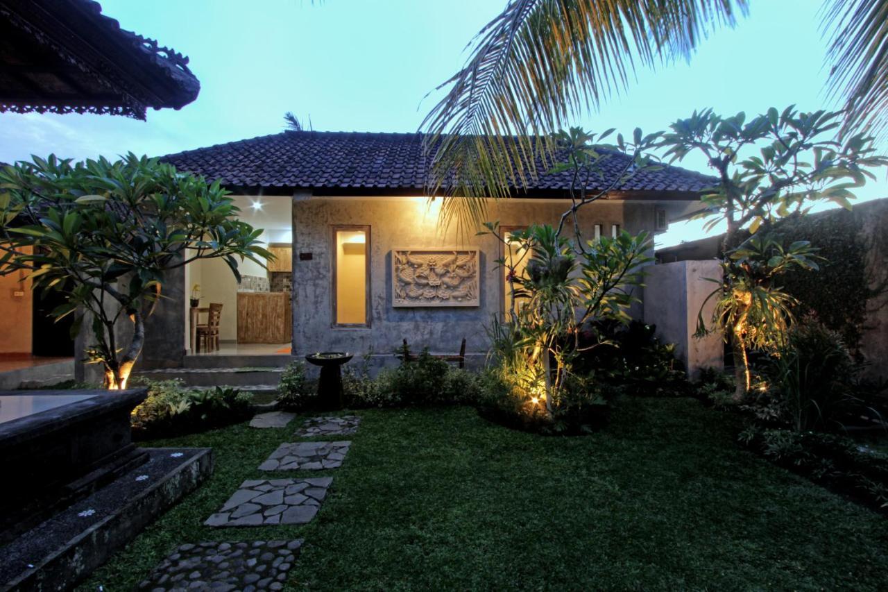 Sari House Ubud - Balinese Style Homestay Extérieur photo